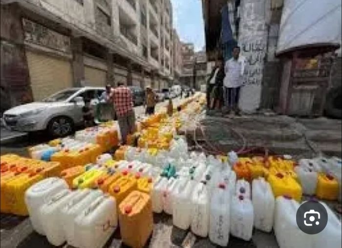 القبض على مالك محطة رفض تزويد البقالات بالمياه في تعز
