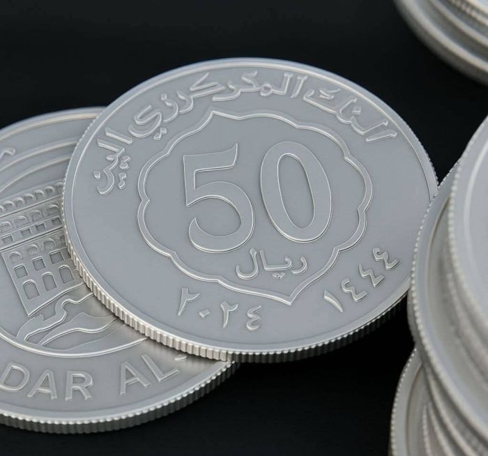 خبير اقتصادي يعلق على إصدار مليشيا الحوثي لعملة جديدة