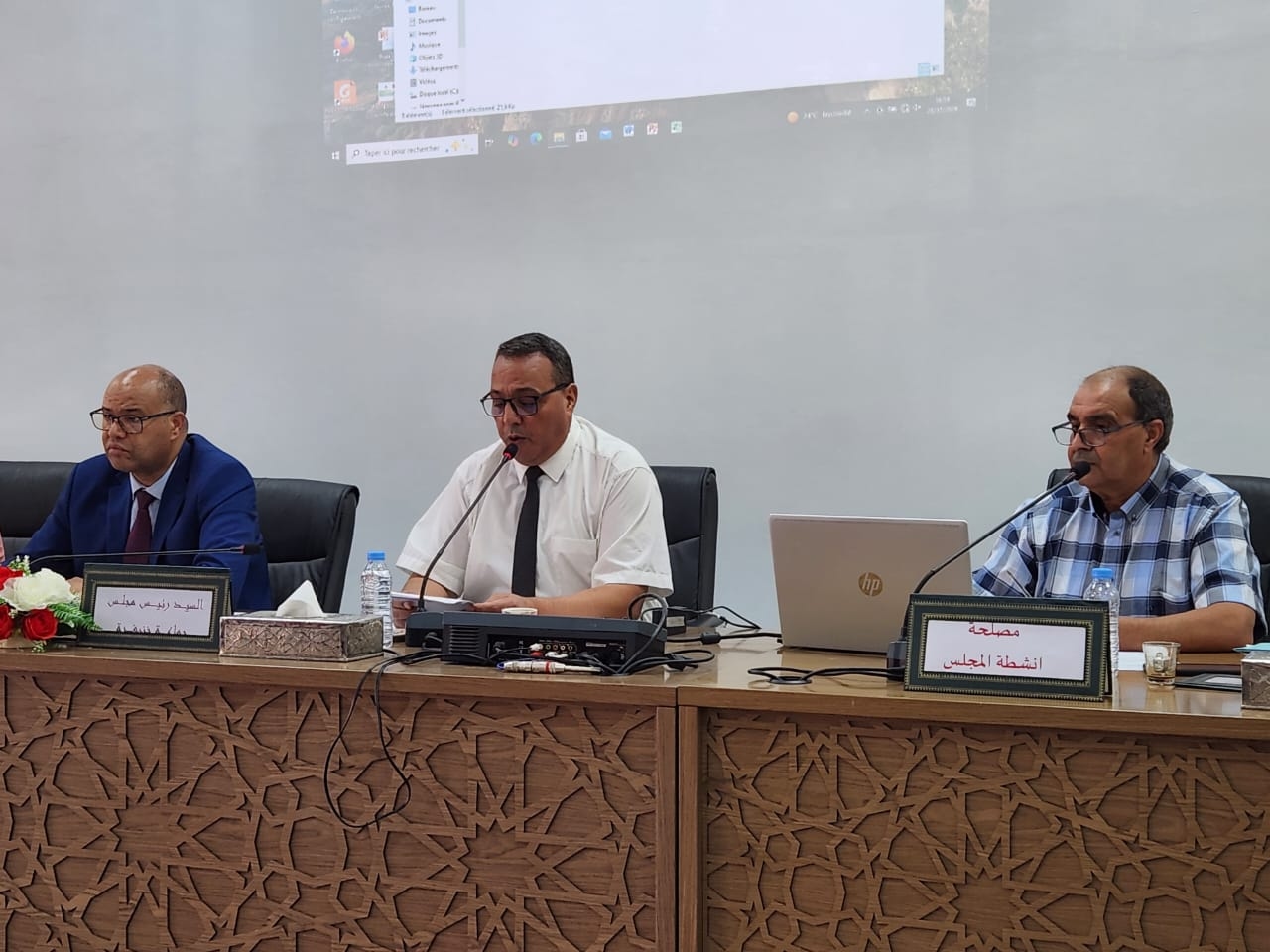 المجلس الجماعي لخنيفرة يعقد الدورة الاستثنائية لشهر يونيو 2025 ، واستياء عميق على غياب مدير الوكالة الحضرية + فيديو