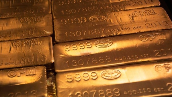 الذهب يتراجع إلى أدنى مستوى في قرابة أسبوعين