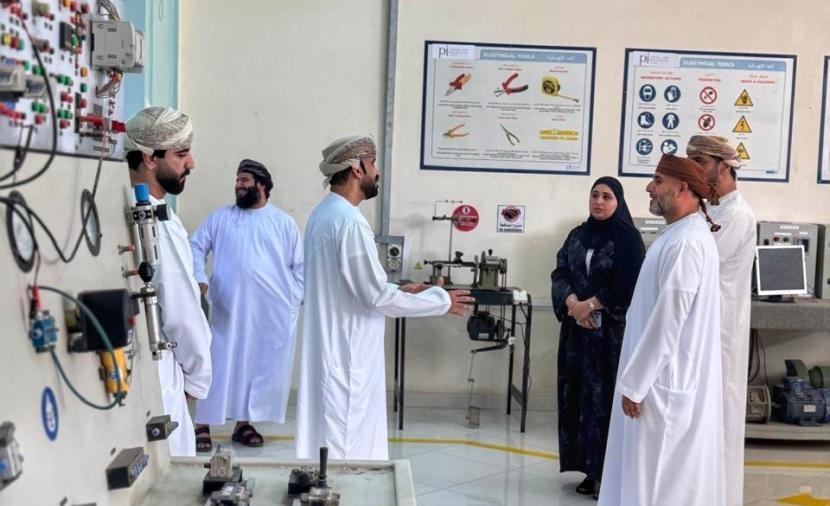 انطلاق برنامج اللغة الإنجليزية للطلبة المرشحين لبرنامج "BTEC" في شمال الباطنة
