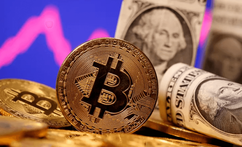 الدولار يلتقط الأنفاس وبتكوين ترتفع قرب مستوى قياسي