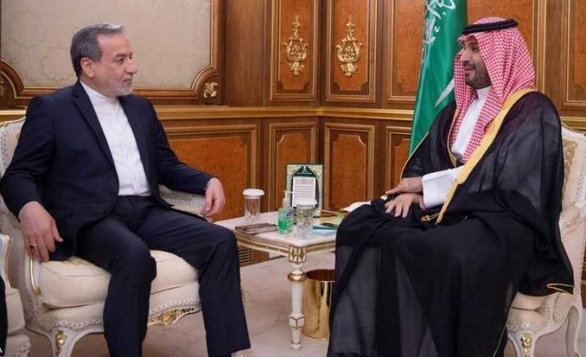 ولي عهد السعودية يلتقي وزير الخارجية الإيراني في جدة