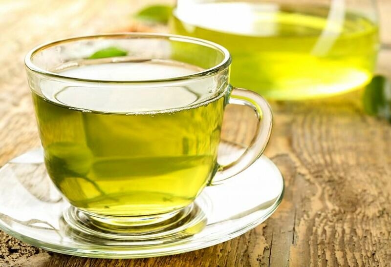 ماذا يحدث لجسمك عند تناول الشاي الأخضر لمدة أسبوعين؟