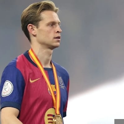برشلونة يقترب من تجديد عقد فرينكي دي يونج حتى 2029