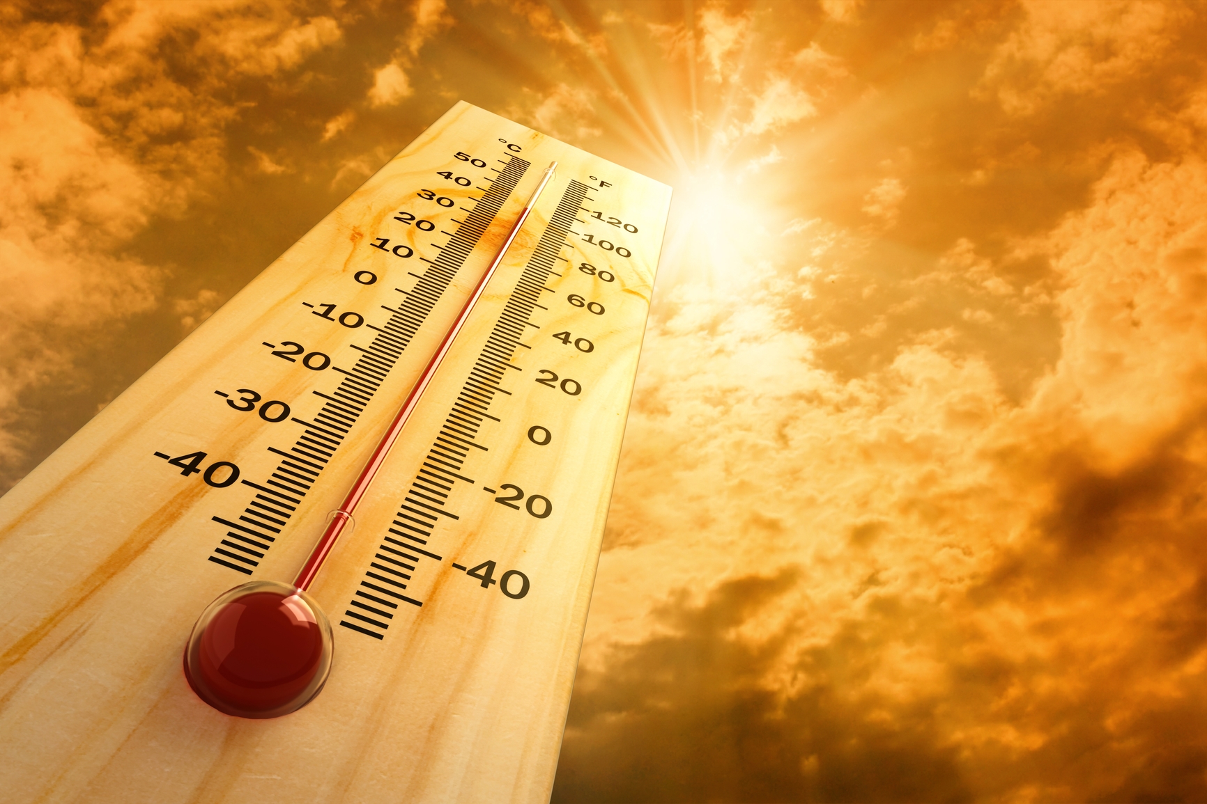 Egypt's heat continues: Prepare for scorching Thursday with dust and mist