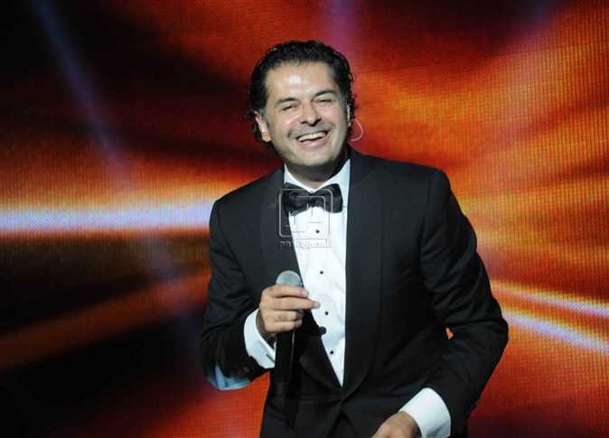 Ragheb Alama banned from performing in Egypt after concert kiss