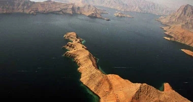 US asks China to inform Iran not to close the Strait of Hormuz