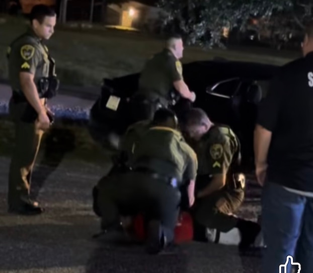 Deputies suspended after video shows them repeatedly punching bar patron