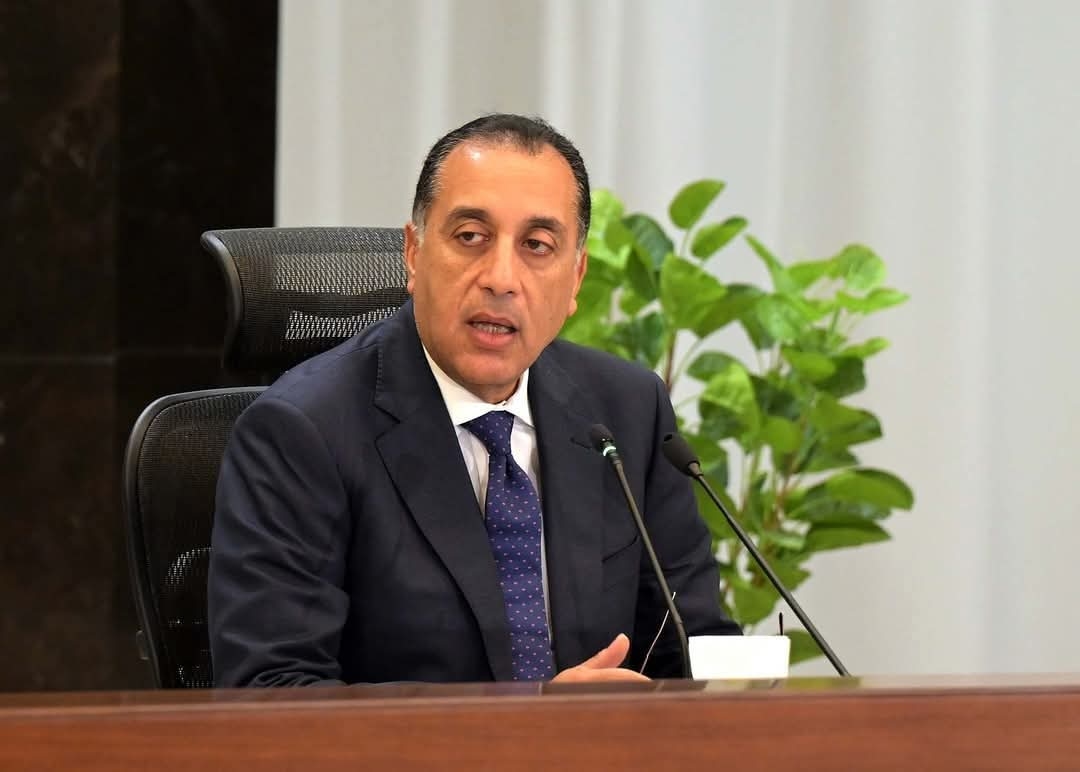رئيس الوزراء يوجه بمراجعة الإجراءات الاحترازية والتأمينية بكافة المنشآت الخدمية