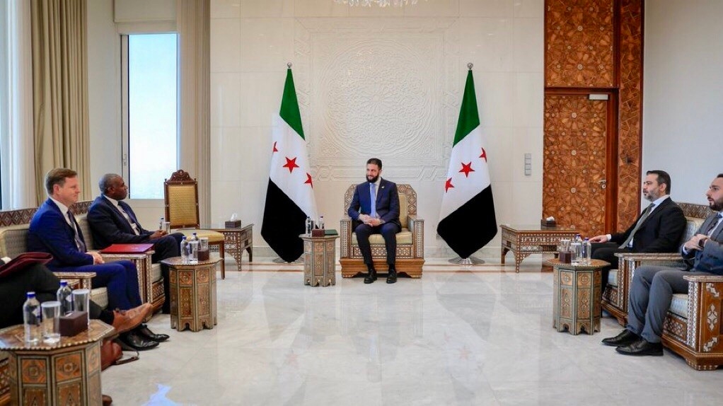 لامي بحث مع الشرع والشيباني العلاقات الثنائية… إعادة إفتتاح سفارة بريطانيا بدمشق