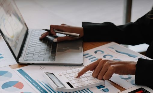 Experts: Young taxpayers watch out