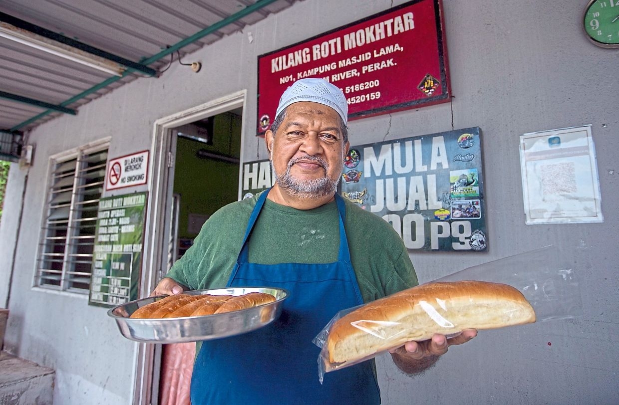 Buns baked in century-old oven draw queues in Slim River