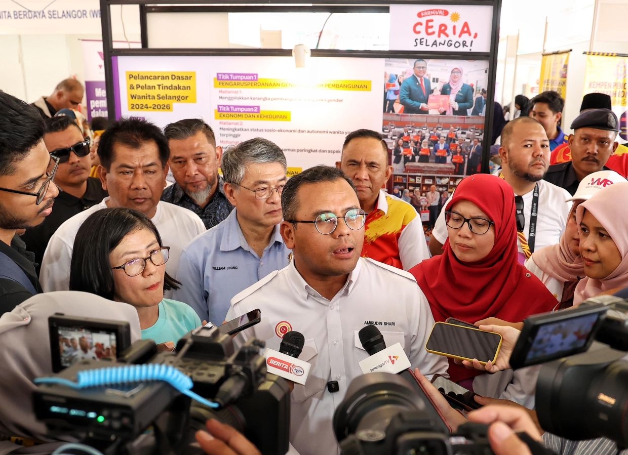 Amirudin dismisses speculation of Tengku Zafrul taking over as Selangor MB