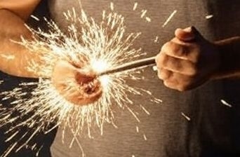 Man electrocuted while plucking mangoes with metal rod