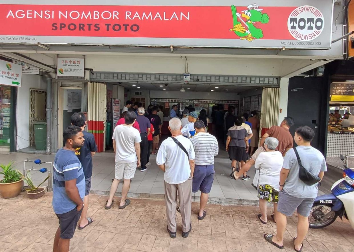 Banker banks over RM10mil from Toto 4D jackpot