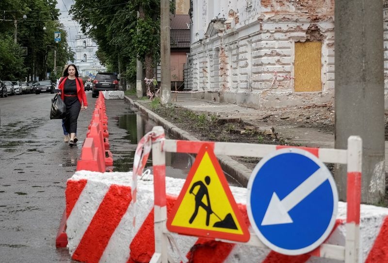 Residents weigh their chances as Russian troops approach Ukrainian city
