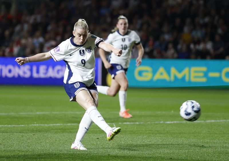 Soccer-England women to avoid 'awful' social media at European Championship