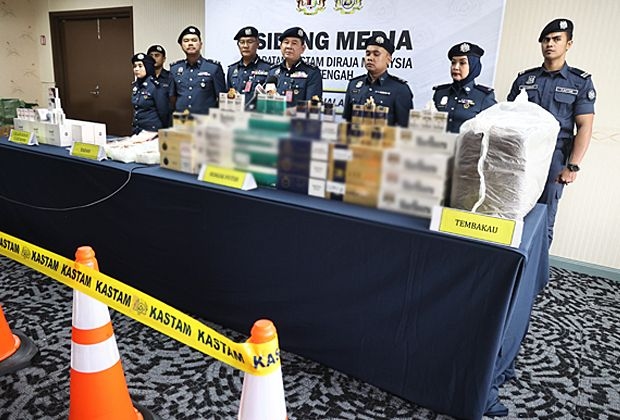 Customs uncovers illicit ciggy stash in abandoned Cheras house