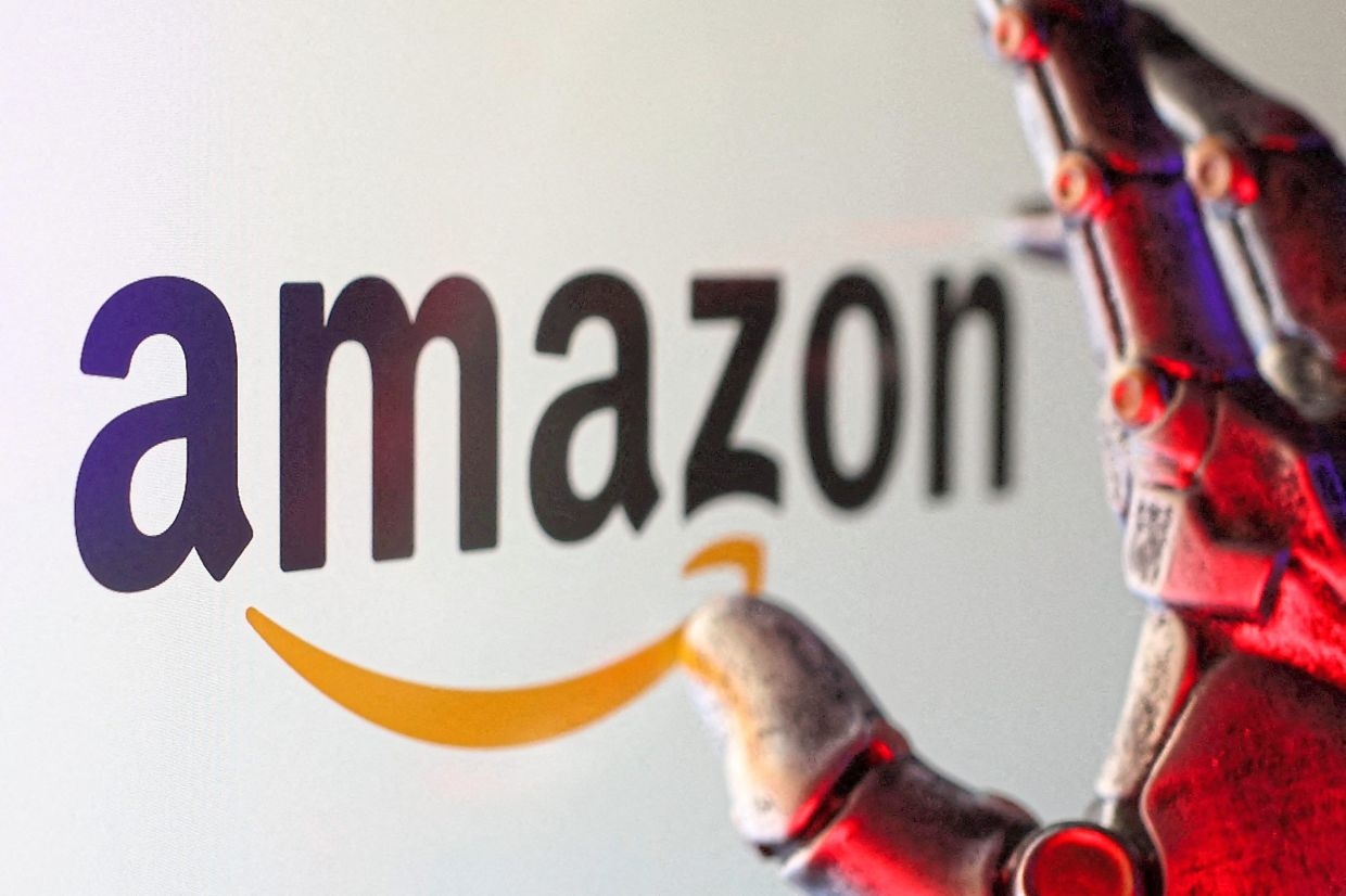 Amazon orders employees to relocate to Seattle and other hubs