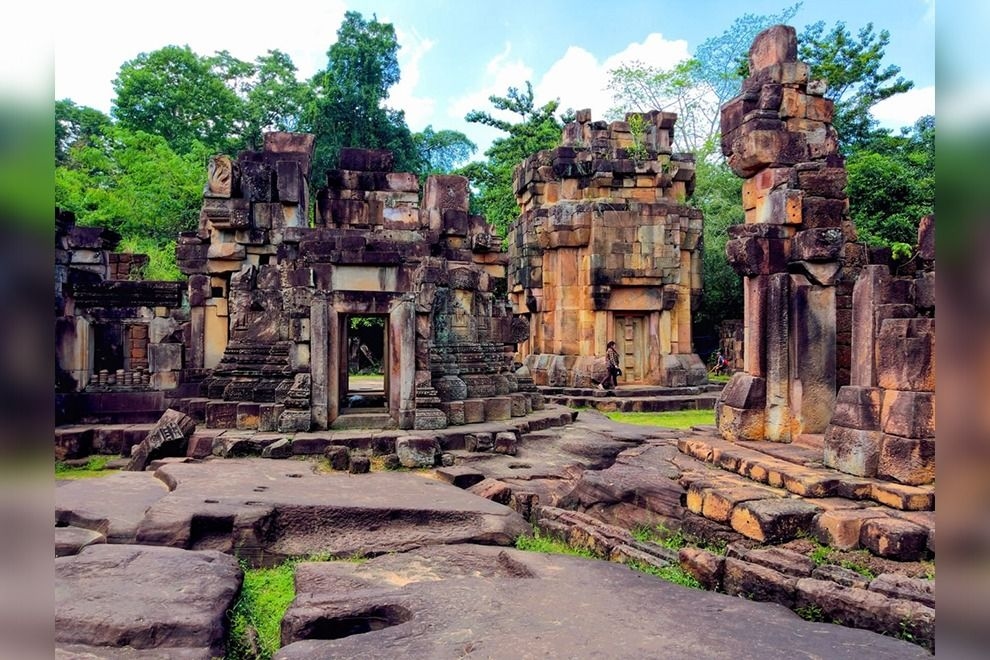 Cambodia claims Thai cyclists violated temple agreement
