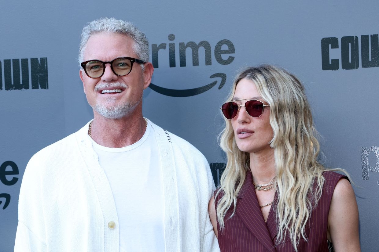 Eric Dane, who famously bathed with 2 women, now appears tangled up with 3