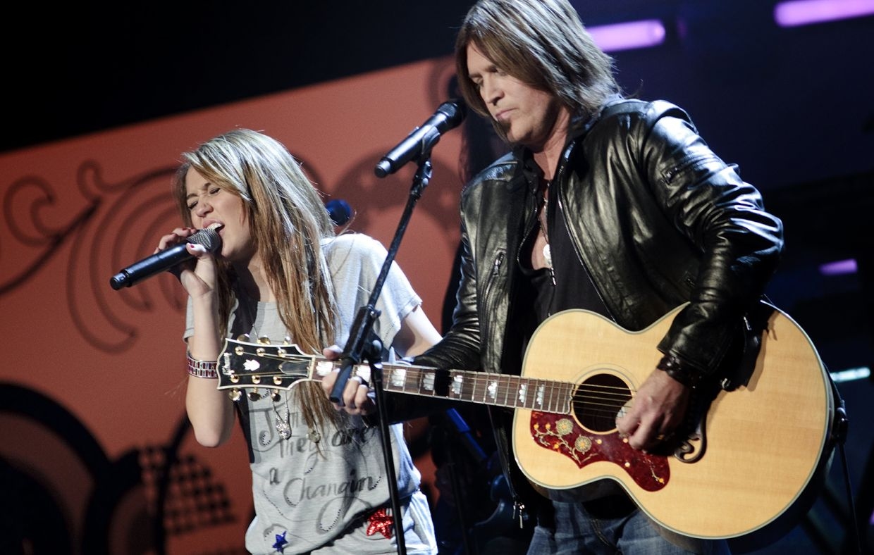 Miley Cyrus blamed for dad Billy Ray's smoking habit on 'Hannah Montana' set