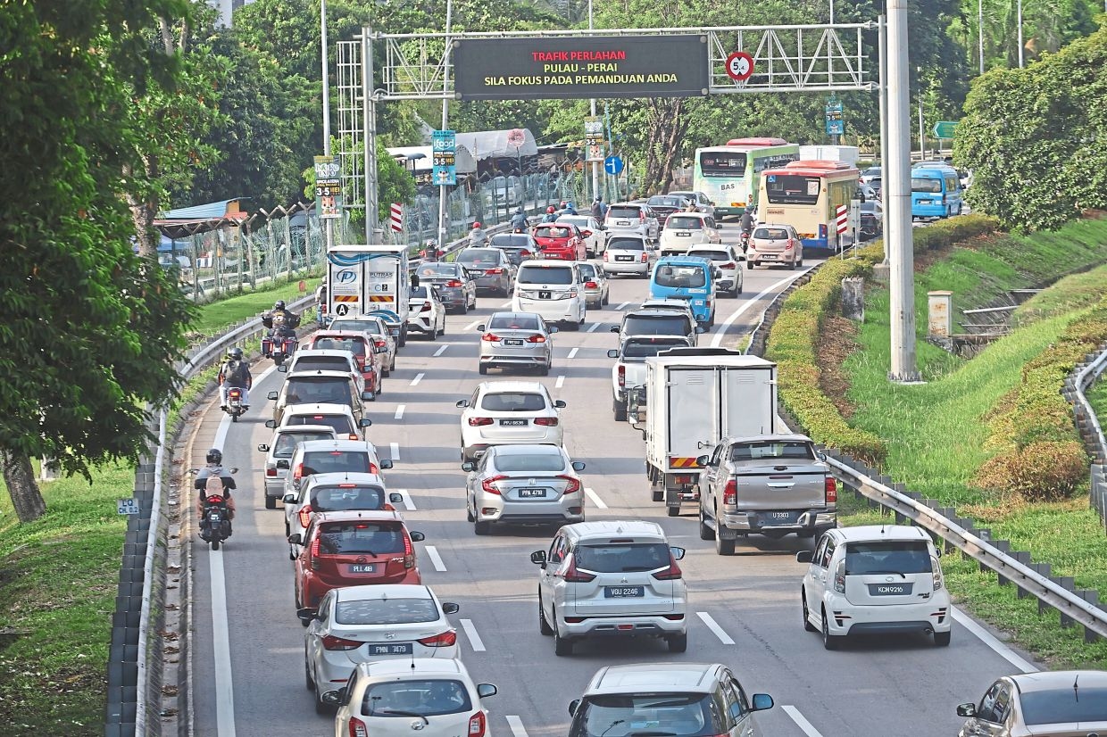 Council clears 4 tonnes of waste from Penang expressway