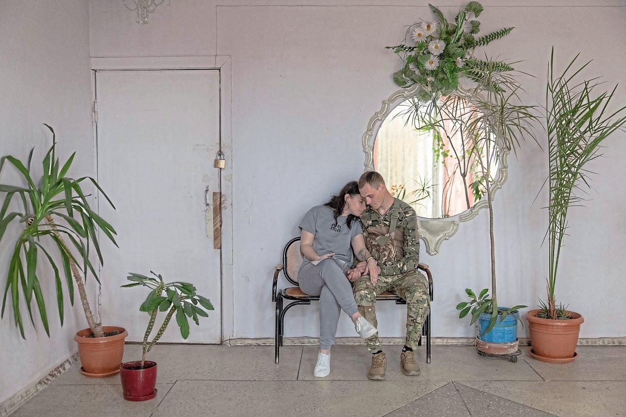 War zone vows amid air raid alerts