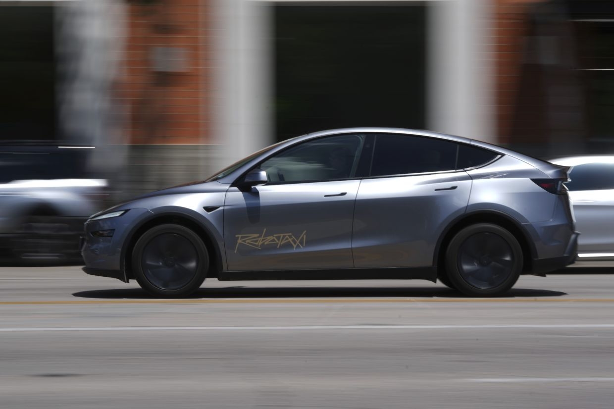 US following up on possible Tesla robotaxi infractions