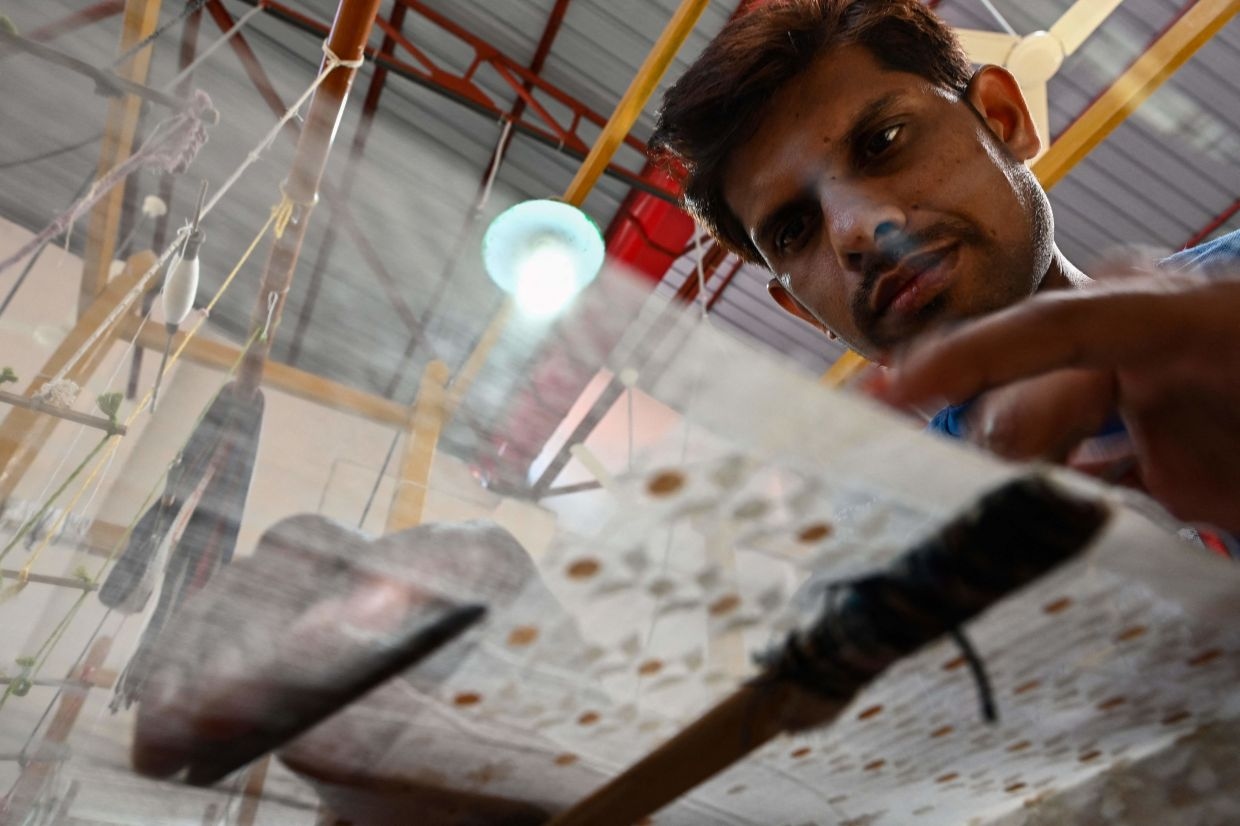 Bangladesh strives to revive near-extinct Mughal-era muslin