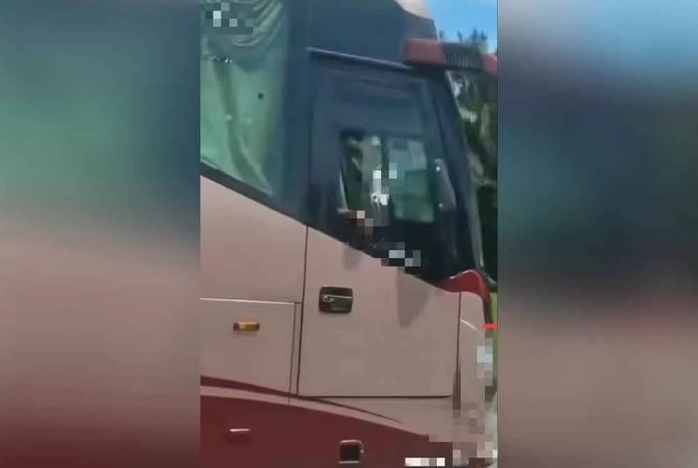QuickCheck: Was a bus driver filmed making a rude hand gesture in Kulai?