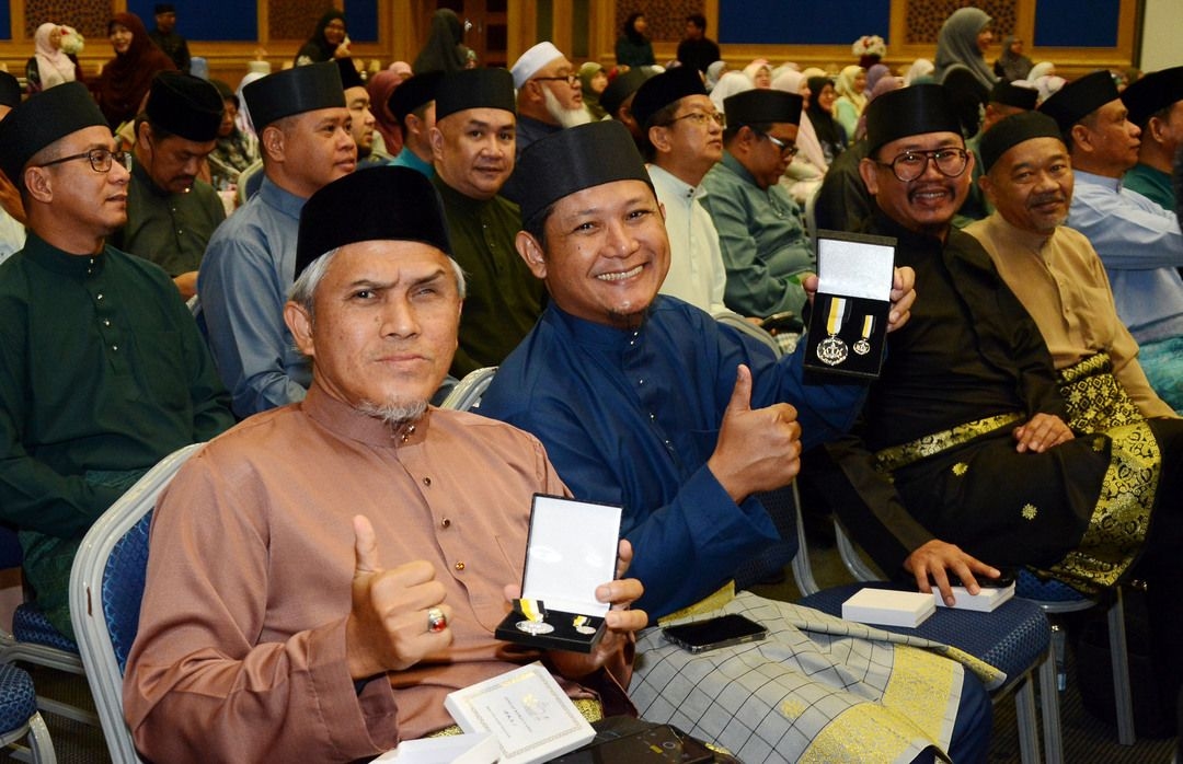 Brunei Health Ministry honours 224 for long service