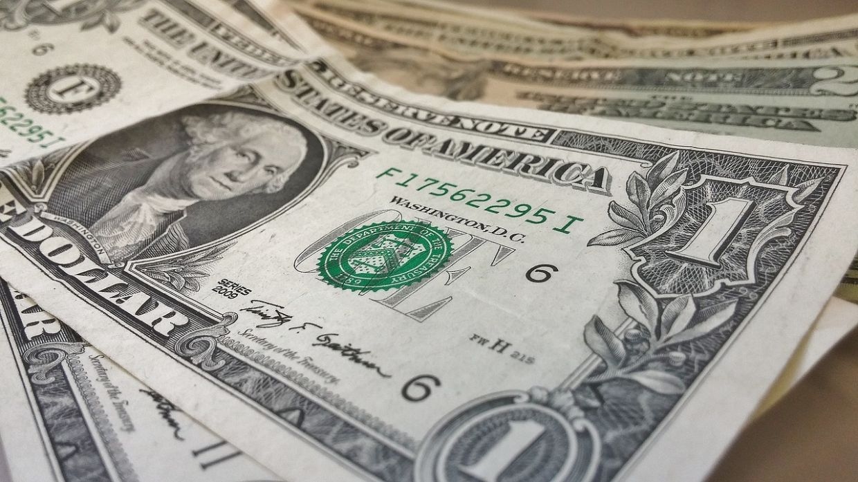 Dollar lingers near 3-1/2-year low as traders wager on US rate cuts