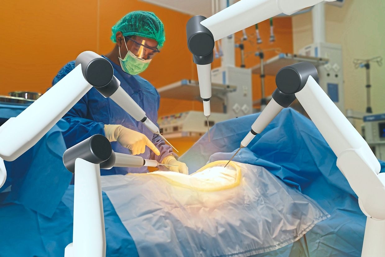 US surgeon operates on patient in Angola remotely