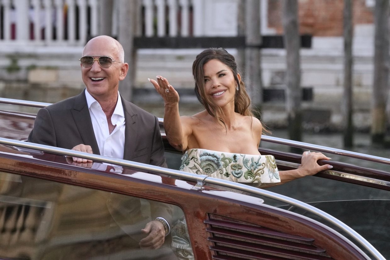 These are the celebs who are attending Jeff Bezos' Venice wedding