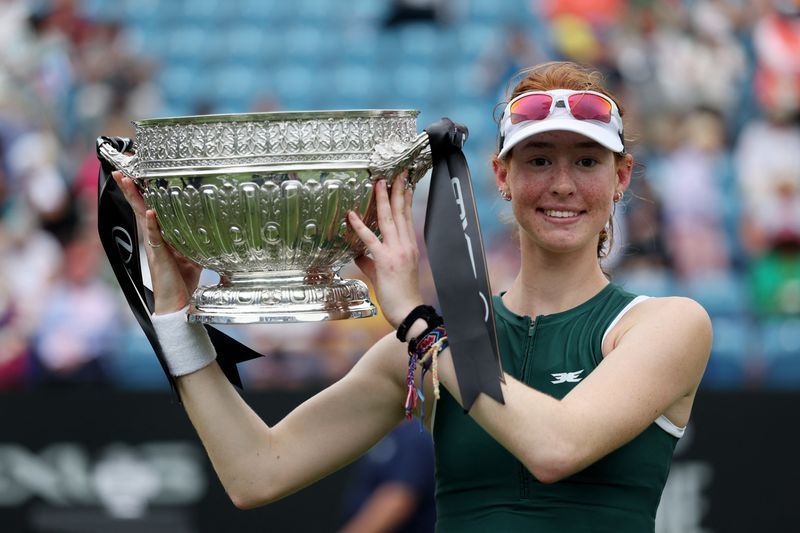 Tennis-Joint saves four match points to claim Eastbourne title