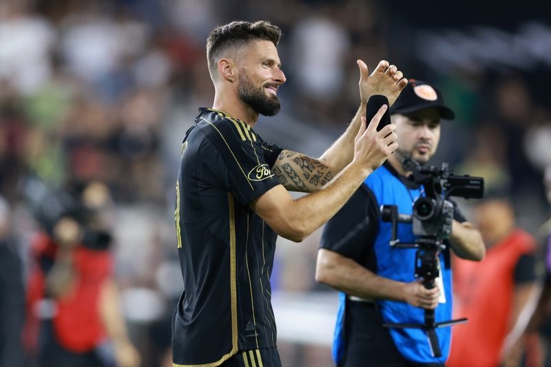 Soccer-Giroud excited to join Lille after LAFC exit