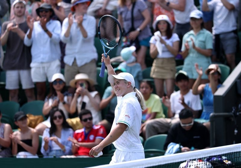 Tennis-Kartal gets British Wimbledon charge off to flying start