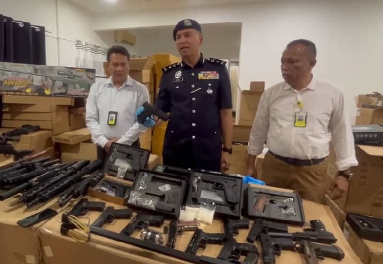House with hundreds of fake guns raided in Segambut