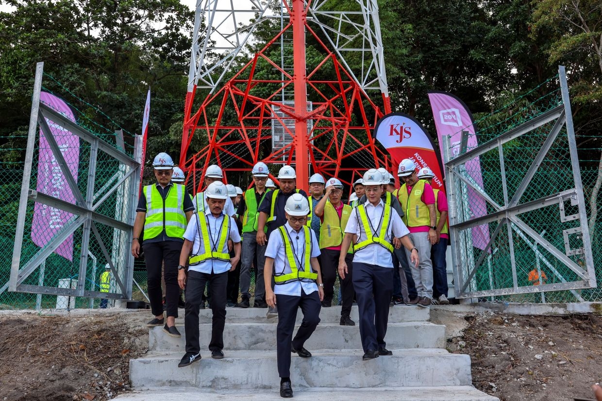 Govt to boost highway connectivity with 'Roads Must Have Internet' drive, says Fahmi