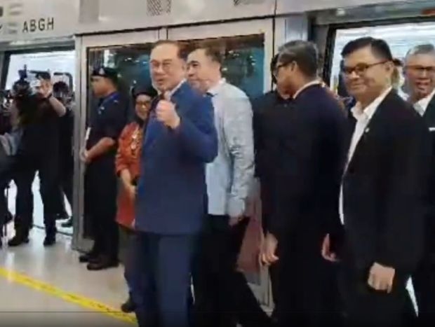 Anwar tests revamped KLIA Aerotrain, praises performance