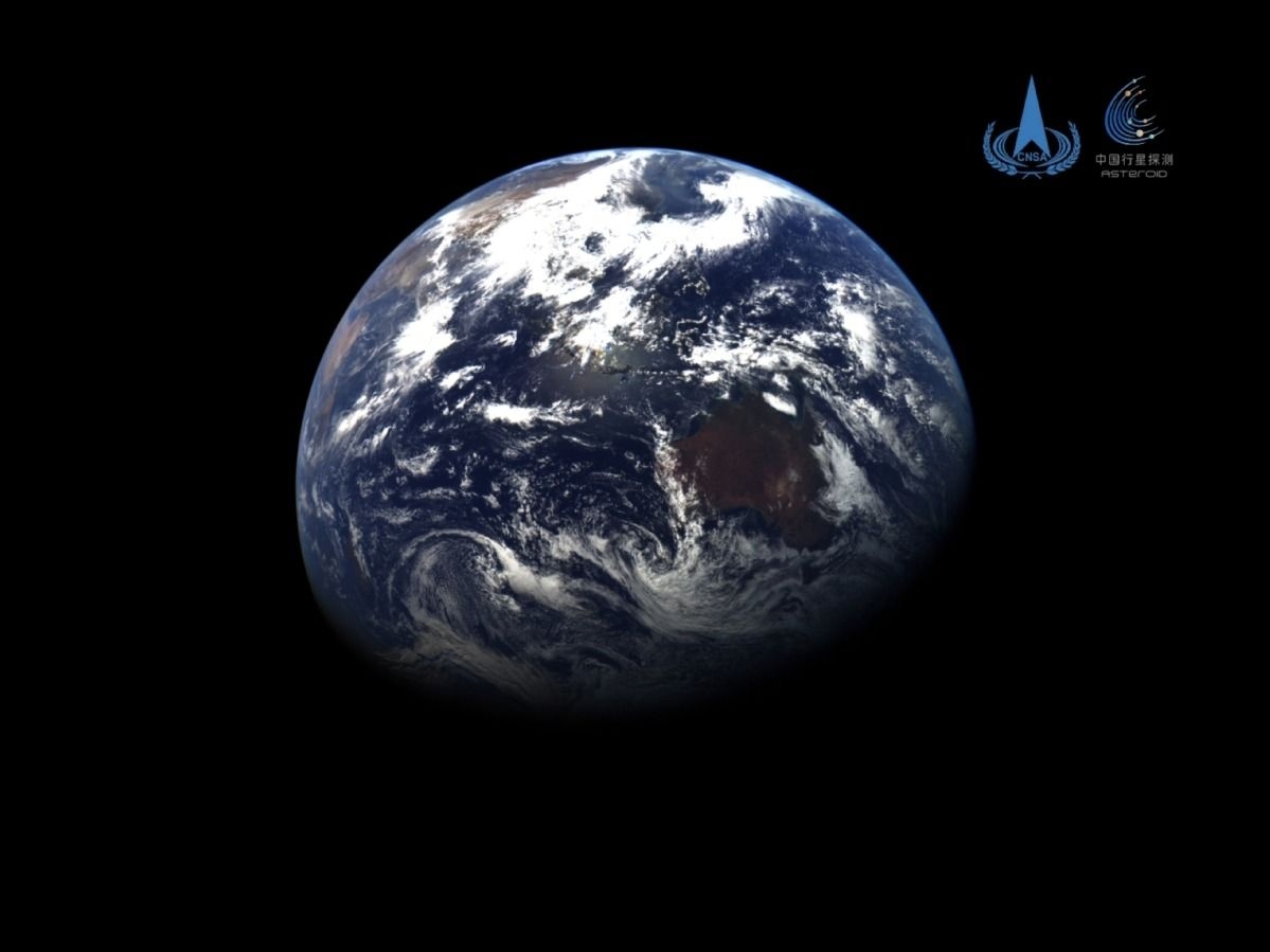China's asteroid sampling spacecraft sends back pictures of Earth and moon