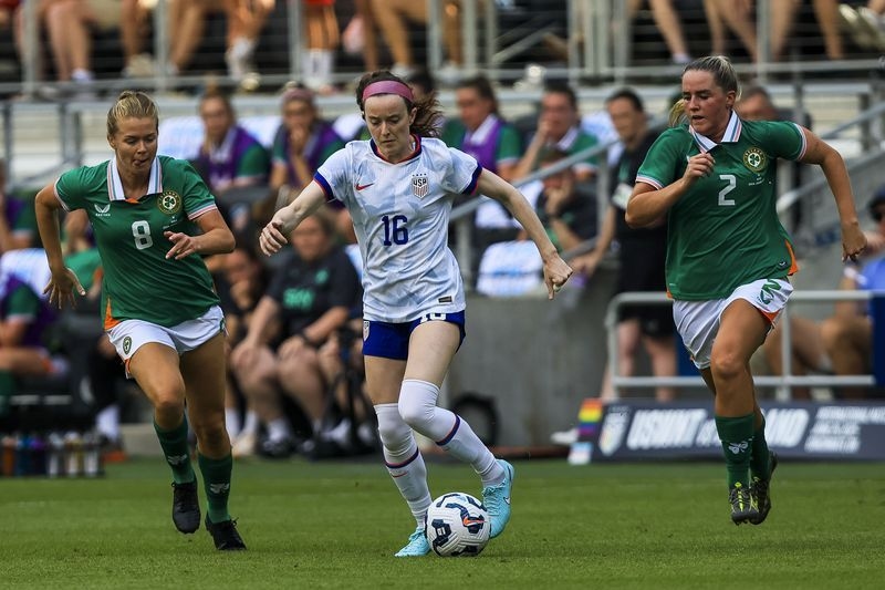 Soccer-Experts call for focus on risk factors to reduce ACL injuries in women's game