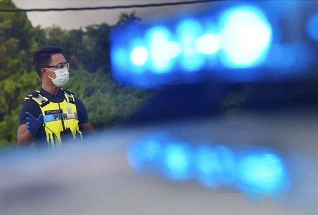 Four sought over arson of five luxury vehicles in Kuala Langat