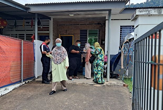 Bodies in S'ban house: Cops find note with family's details, request to contact church