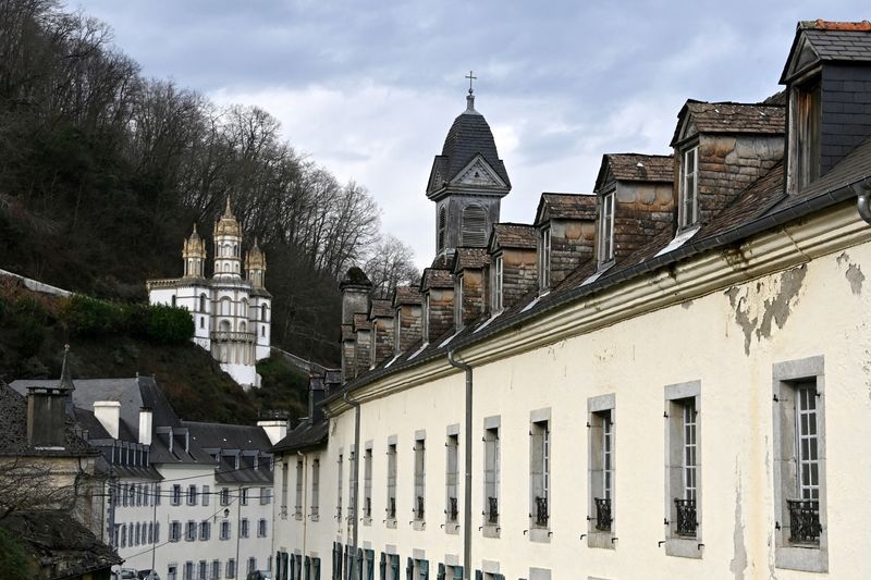 France must better regulate private Catholic schools, lawmakers say after abuse scandal