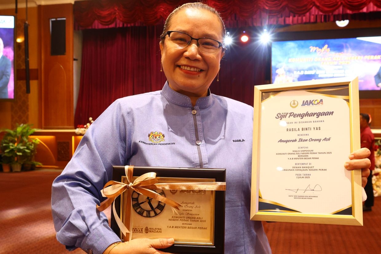 Malaysia's first Orang Asli principal gets award for her contributions to education