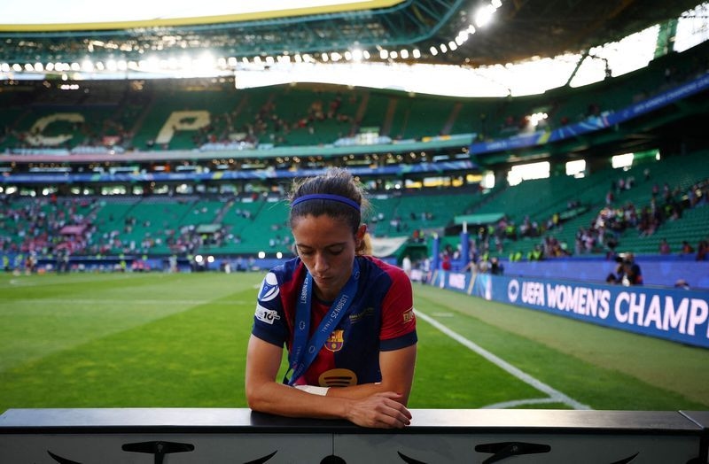 Soccer-Spain coach Tome upbeat about Bonmati's fitness