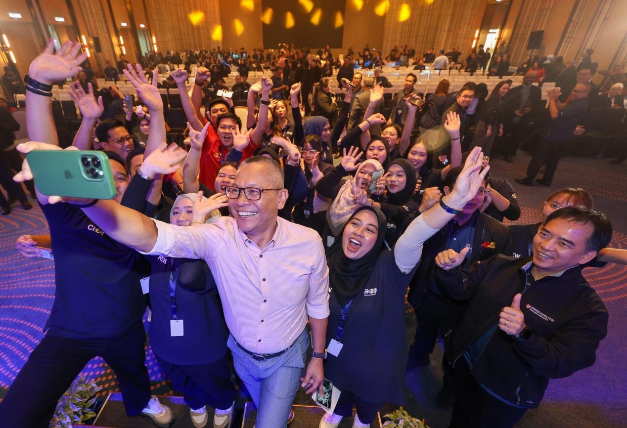 Prioritise governance, infrastructure before adopting AI wholesale, says Sarawak deputy minister